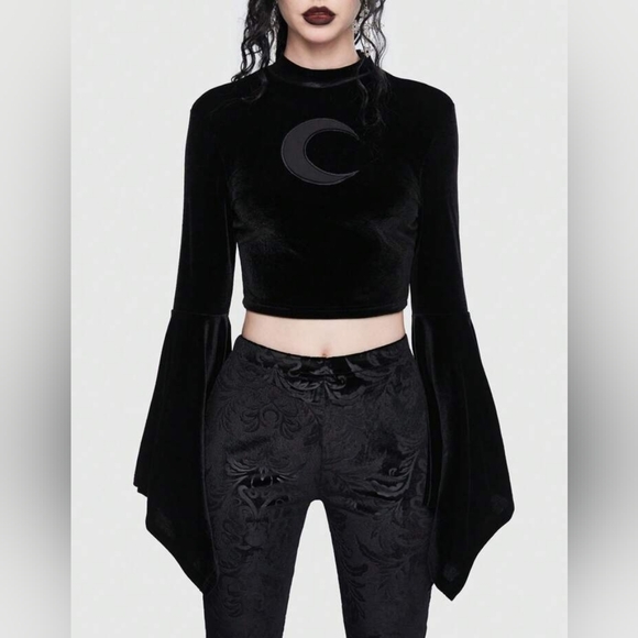 ROMWE Tops - ROMWE Black Velvet Crescent Crop Top with Flared Sleeves